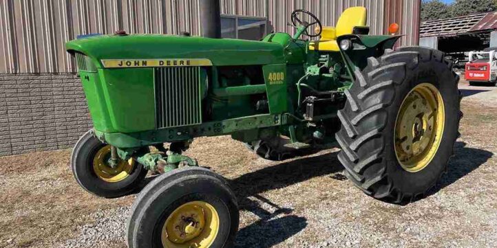 John Deere 4010 and 4020 Tractors Service Manual (sm2039)